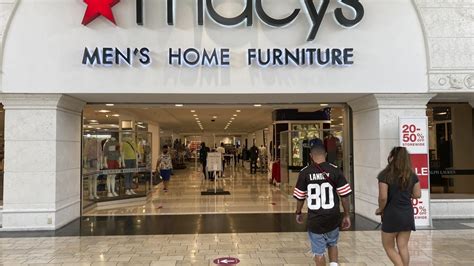 Teens apprehended after shoplifting merchandise from Macy's